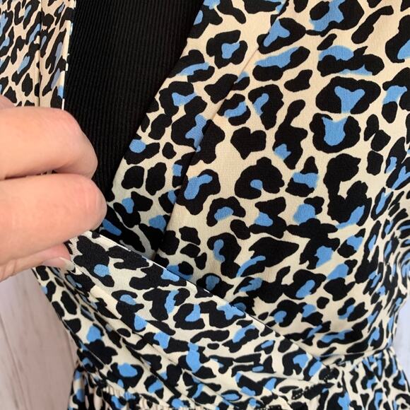 BCBGMaxazria cream blue black leopard print faux wrap dress size Small NWT - Picture 4 of 8